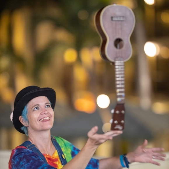 Meet your Posher, Mim - Picture 4 of 4